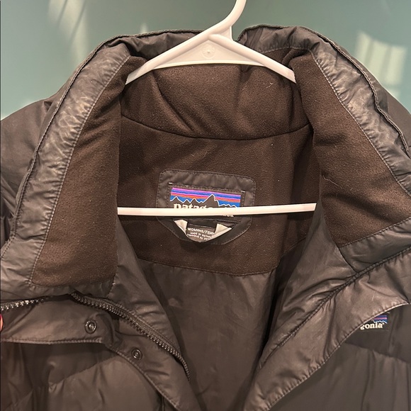 Patagonia Women's down black parka - Picture 7 of 9